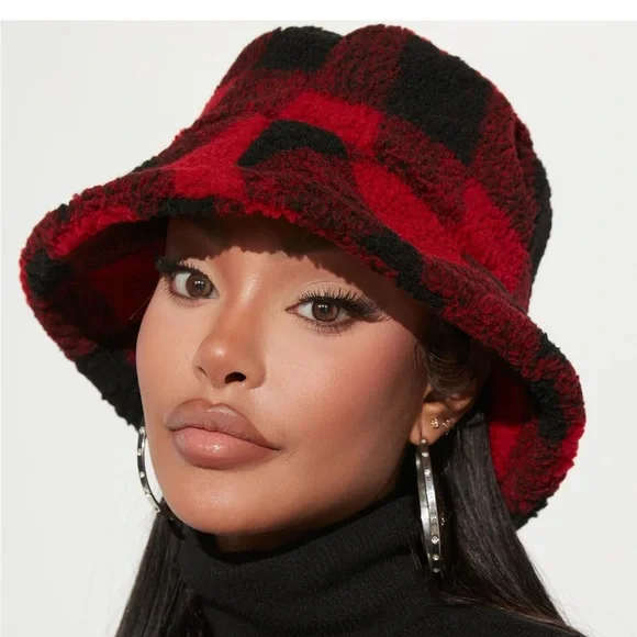 Fashion Nova black and red bucket hat - Picture 3 of 3
